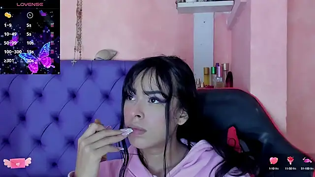 Snapshot of Cloeandtyfanny chatting on January 2025 06:48:02 AM Cloeandtyfanny online show from January 2025 06:48:02 AM