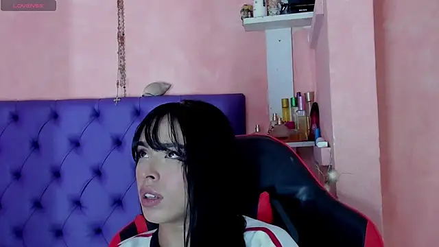 Snapshot of Cloeandtyfanny chatting on January 2025 05:58:01 AM Cloeandtyfanny online show from January 2025 05:58:01 AM