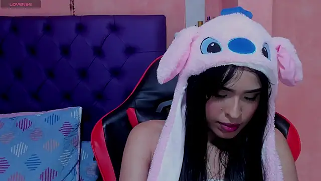 Snapshot of Cloeandtyfanny chatting on January 2025 06:23:02 AM Cloeandtyfanny online show from January 2025 06:23:02 AM