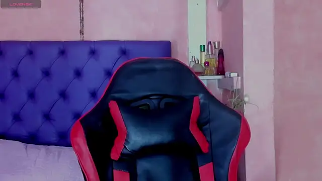 Snapshot of Cloeandtyfanny chatting on January 2025 02:56:01 AM Cloeandtyfanny online show from January 2025 02:56:01 AM