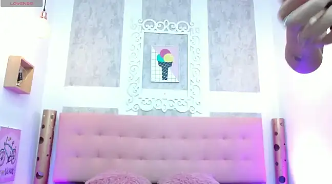 Snapshot of Cloeandtyfanny chatting on February 2025 03:35:01 AM Cloeandtyfanny online show from February 2025 03:35:01 AM