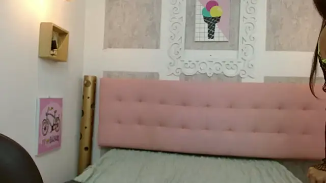 Snapshot of Cloeandtyfanny chatting on March 2025 08:34:01 AM Cloeandtyfanny online show from March 2025 08:34:01 AM