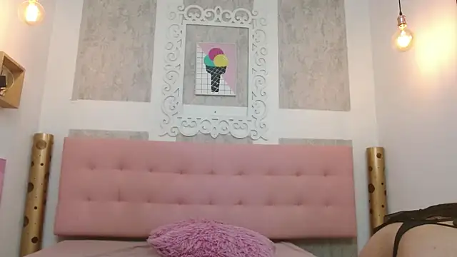 Snapshot of Cloeandtyfanny chatting on March 2025 03:23:02 AM Cloeandtyfanny online show from March 2025 03:23:02 AM