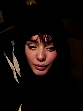 Snapshot of SophieCharm chatting on December 2024 04:29:02 PM SophieCharm online show from December 2024 04:29:02 PM