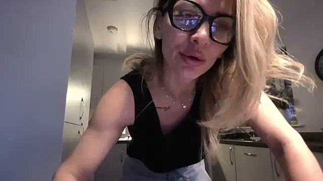 SweetMonicaUK online show from February 2026 09:45:01 AM