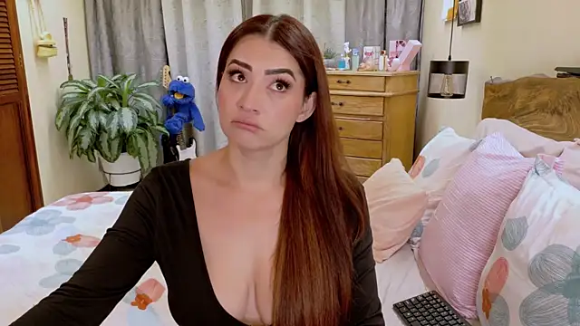 Abrilqueen online show from May 2026 12:15:01 AM