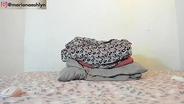 Melaniegirl17 online show from April 2026 05:30:01 PM