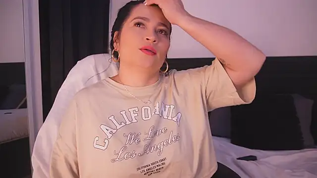 Snapshot of leslie_k chatting on February 2026 04:50:02 AM leslie k online show from February 2026 04:50:02 AM