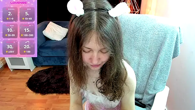 Snapshot of AfinaCutie chatting on February 2026 08:13:01 AM AfinaCutie online show from February 2026 08:13:01 AM