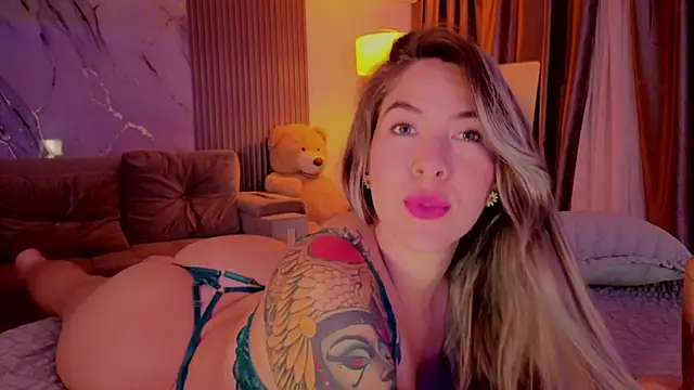 Snapshot of HannaByron chatting on March 2026 03:54:01 AM HannaByron online show from March 2026 03:54:01 AM