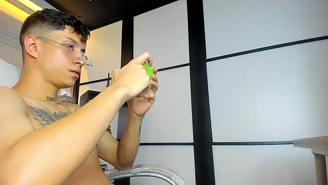 Snapshot of AgarEvans chatting on December 2024 04:54:01 PM AgarEvans online show from December 2024 04:54:01 PM