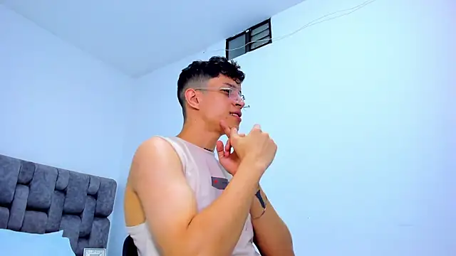 Snapshot of AgarEvans chatting on December 2024 04:38:01 AM AgarEvans online show from December 2024 04:38:01 AM