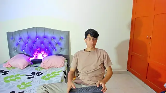 Snapshot of AgarEvans chatting on October 2025 06:51:01 PM AgarEvans online show from October 2025 06:51:01 PM