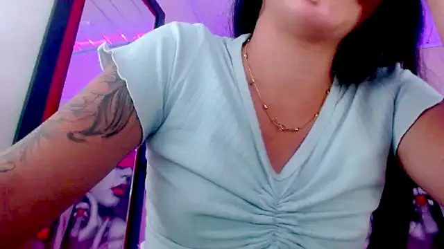 Snapshot of sylvana_19 chatting on January 2025 09:40:01 PM sylvana 19 online show from January 2025 09:40:01 PM