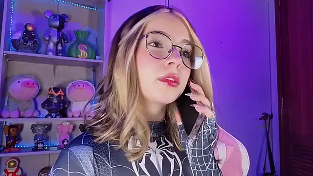 Snapshot of EmilyMiller_ chatting on September 2025 04:39:01 PM EmilyMiller online show from September 2025 04:39:01 PM