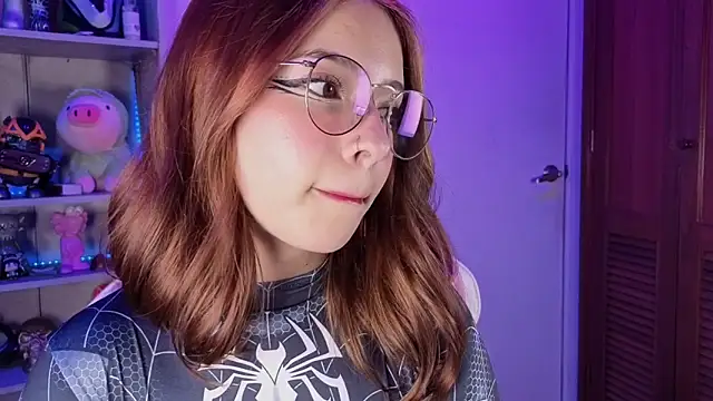 Snapshot of EmilyMiller_ chatting on December 2025 04:56:01 PM EmilyMiller online show from December 2025 04:56:01 PM