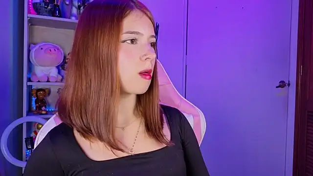 Snapshot of EmilyMiller_ chatting on December 2025 04:36:02 PM EmilyMiller online show from December 2025 04:36:02 PM