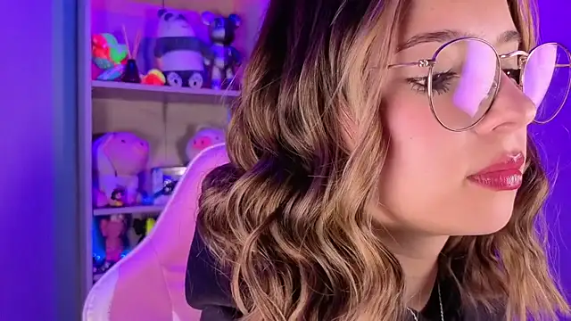 EmilyMiller  online show from April 2026 03:18:02 PM