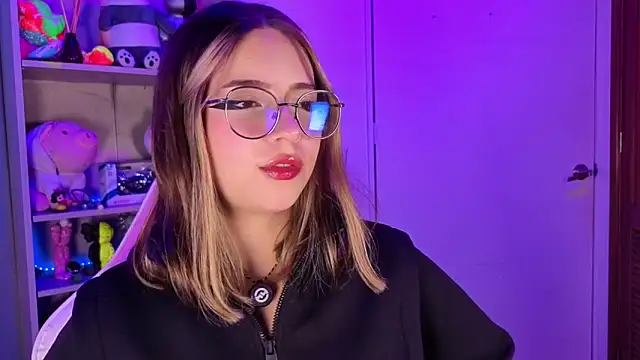 EmilyMiller  online show from May 2026 03:19:01 PM