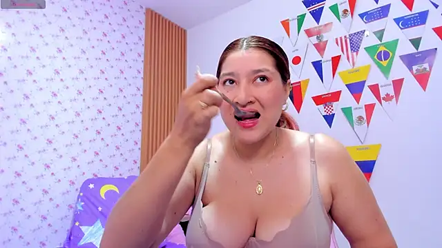 Soyqueen online show from June 2026 04:37:02 AM