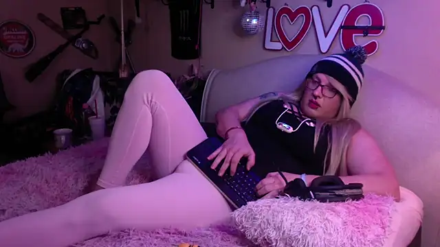 Blakelytgirl online show from January 2025 08:19:01 AM