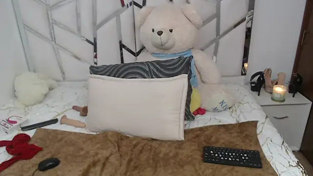 Snapshot of celestesouzalatin chatting on March 2026 12:03:01 AM celestesouzalatin online show from March 2026 12:03:01 AM