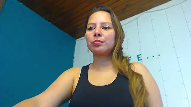 Snapshot of camila_delarosa chatting on January 2025 01:22:01 PM camila delarosa online show from January 2025 01:22:01 PM