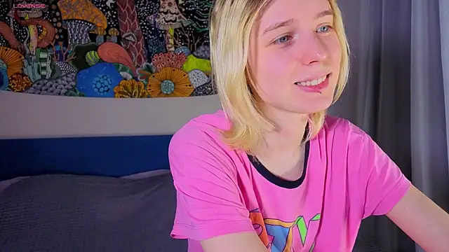 Crayzy Luv online show from March 2026 04:12:01 PM