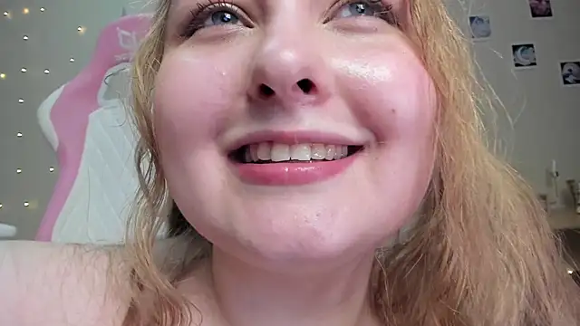 Snapshot of teencute chatting on February 2025 08:57:02 AM teencute online show from February 2025 08:57:02 AM