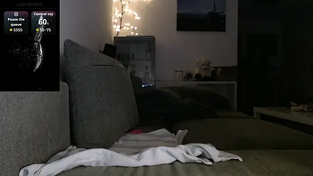 Kunimitsuu  online show from October 2025 10:43:02 PM