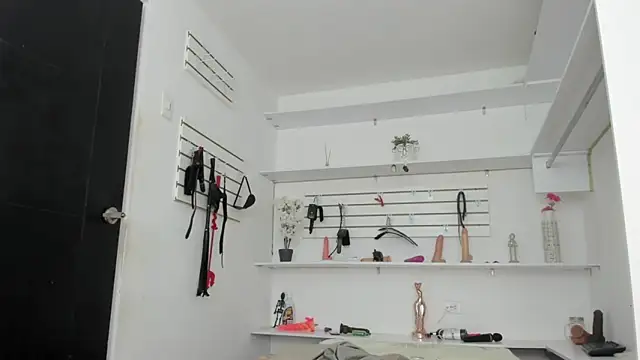 Alejandra Dunn online show from October 2025 01:42:01 PM