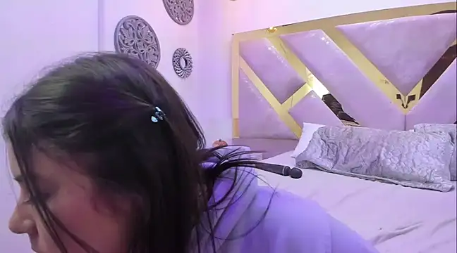 Snapshot of Oriana_Guzman chatting on December 2024 06:50:01 PM Oriana Guzman online show from December 2024 06:50:01 PM