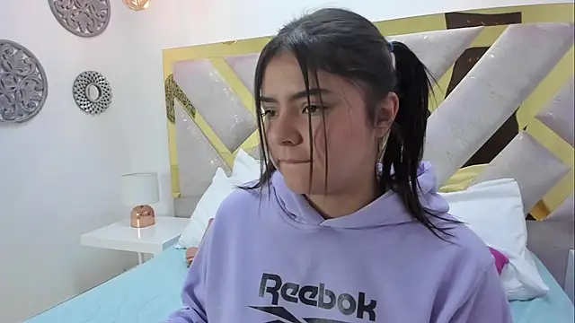 Snapshot of Oriana_Guzman chatting on January 2025 05:42:02 PM Oriana Guzman online show from January 2025 05:42:02 PM