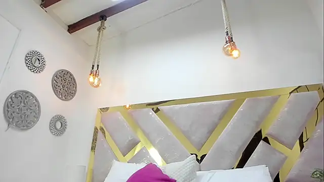 Snapshot of Oriana_Guzman chatting on January 2025 06:38:01 PM Oriana Guzman online show from January 2025 06:38:01 PM