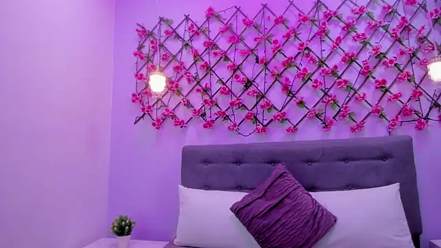 Snapshot of Oriana_Guzman chatting on March 2025 12:30:02 PM Oriana Guzman online show from March 2025 12:30:02 PM