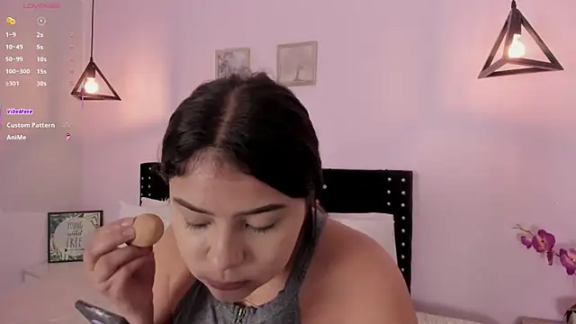 Snapshot of Oriana_Guzman chatting on September 2025 12:45:01 AM Oriana Guzman online show from September 2025 12:45:01 AM