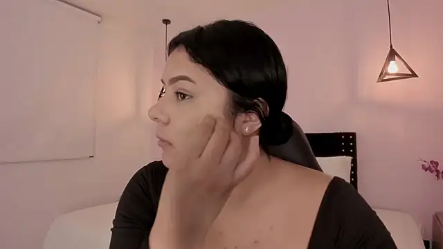 Snapshot of Oriana_Guzman chatting on September 2025 12:59:02 AM Oriana Guzman online show from September 2025 12:59:02 AM