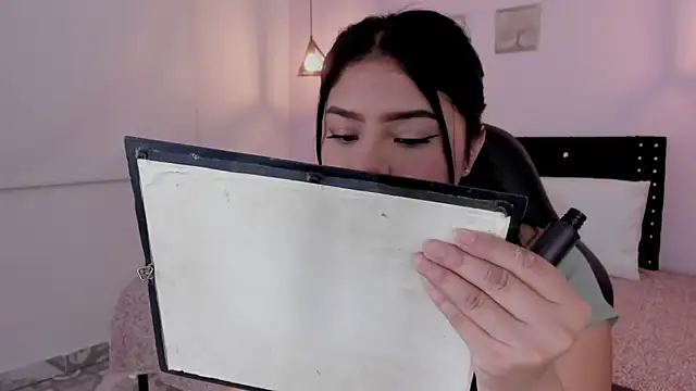 Snapshot of Oriana_Guzman chatting on October 2025 12:18:02 AM Oriana Guzman online show from October 2025 12:18:02 AM