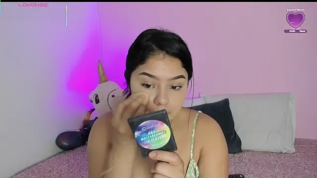 Snapshot of Oriana_Guzman chatting on October 2025 11:27:01 PM Oriana Guzman online show from October 2025 11:27:01 PM