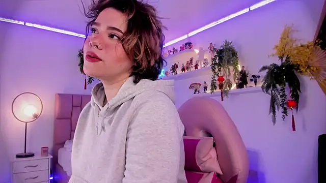 albaismynameX online show from February 2025 12:11:01 PM