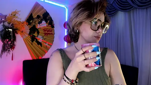 albaismynameX online show from March 2025 12:09:01 PM