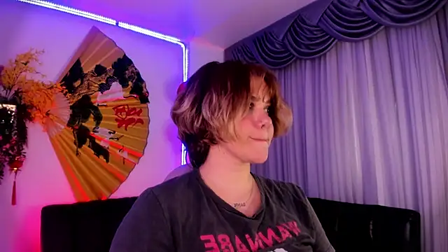 albaismynameX online show from March 2025 12:04:01 PM