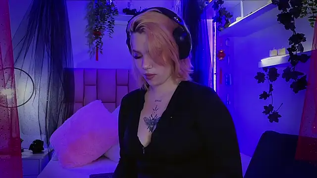 albaismynameX online show from October 2025 12:20:01 PM