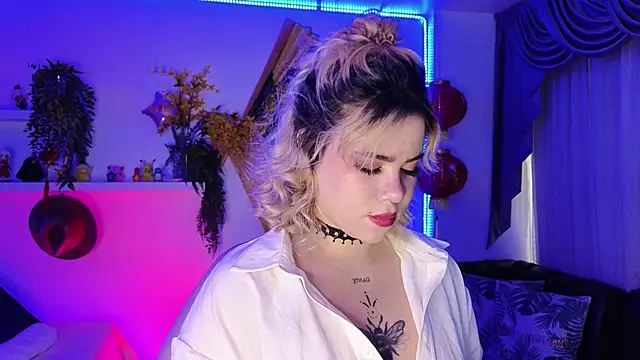 albaismynameX online show from May 2026 12:21:02 PM