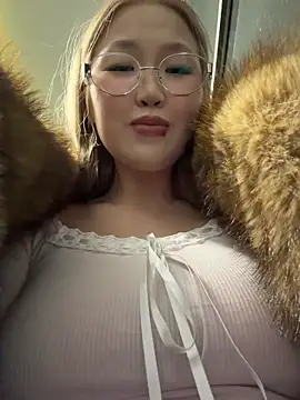 Snapshot of Aiko_Yumi chatting on February 2026 05:02:01 PM Aiko Yumi online show from February 2026 05:02:01 PM