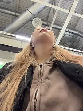 Snapshot of Aiko_Yumi chatting on April 2026 03:39:01 PM Aiko Yumi online show from April 2026 03:39:01 PM