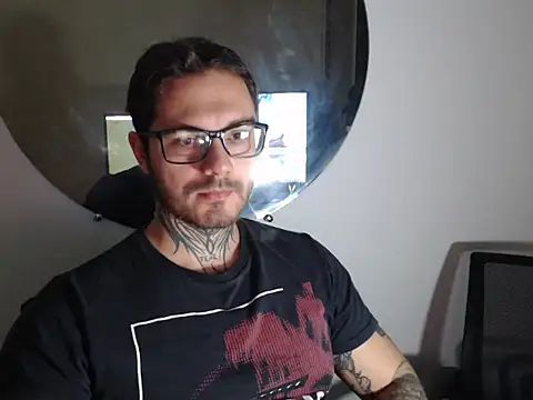 Snapshot of clark_r chatting on April 2026 12:08:02 AM clark r online show from April 2026 12:08:02 AM