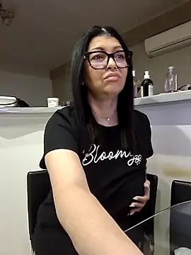 Milf Abigail online show from September 2025 01:21:02 AM