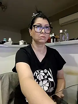 Milf Abigail online show from October 2025 01:08:02 AM