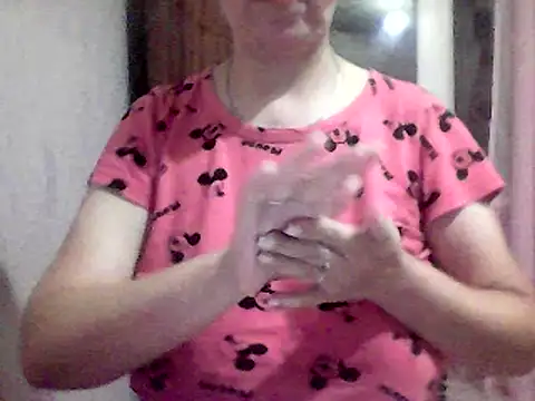 Snapshot of AnaXBerry chatting on September 2025 06:00:01 PM AnaXBerry online show from September 2025 06:00:01 PM